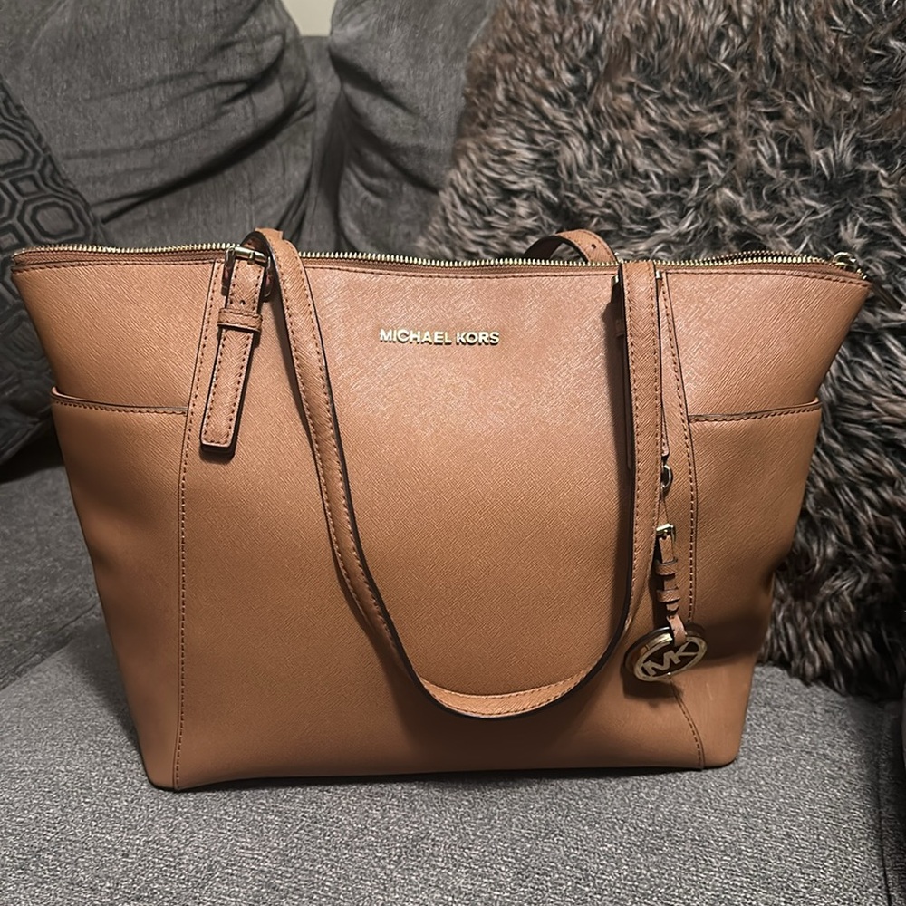 Michael Kors Brown Leather shoulder bag EUC with hangtag length 17’height 11’